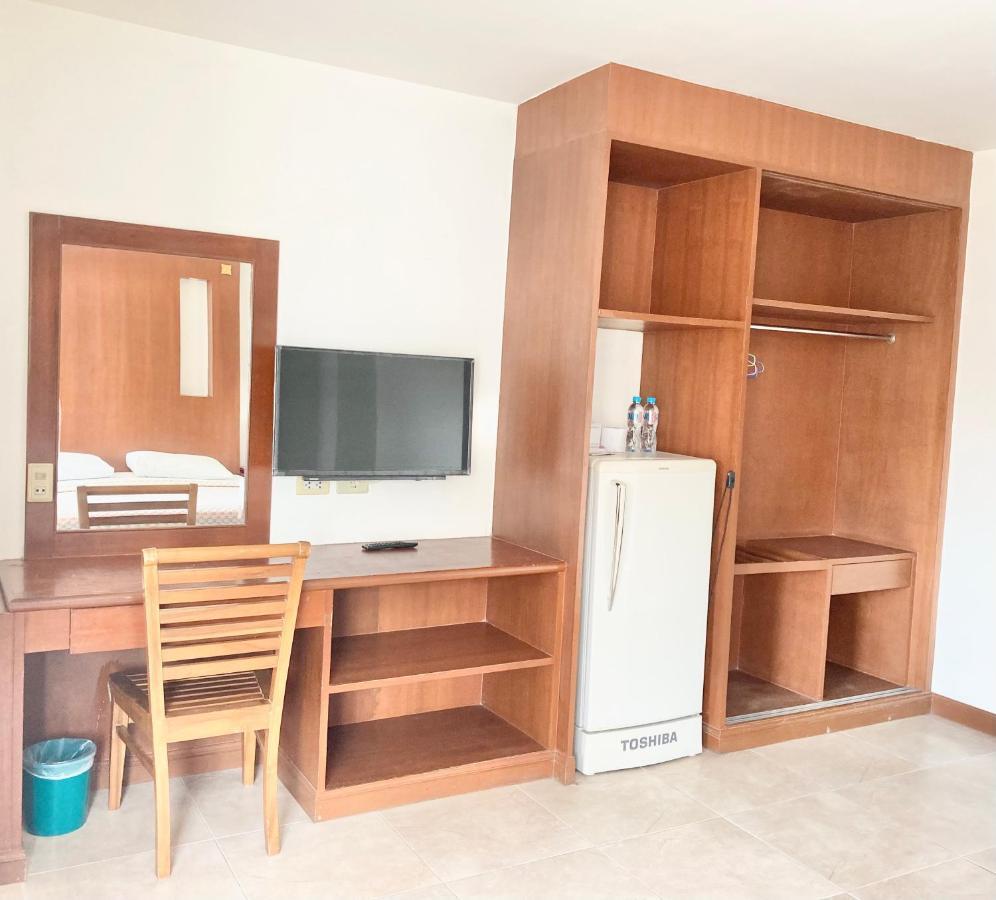 Dee Budget Hotel By Dang โรงแรมดีบัดเจดโฮเทลพัทยาบายแดง